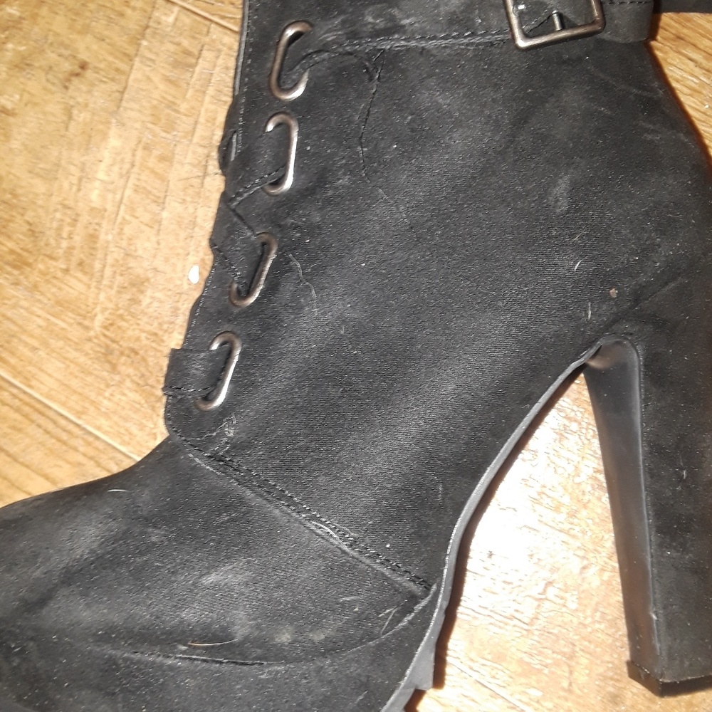 Healed booties - Picture 2 of 2